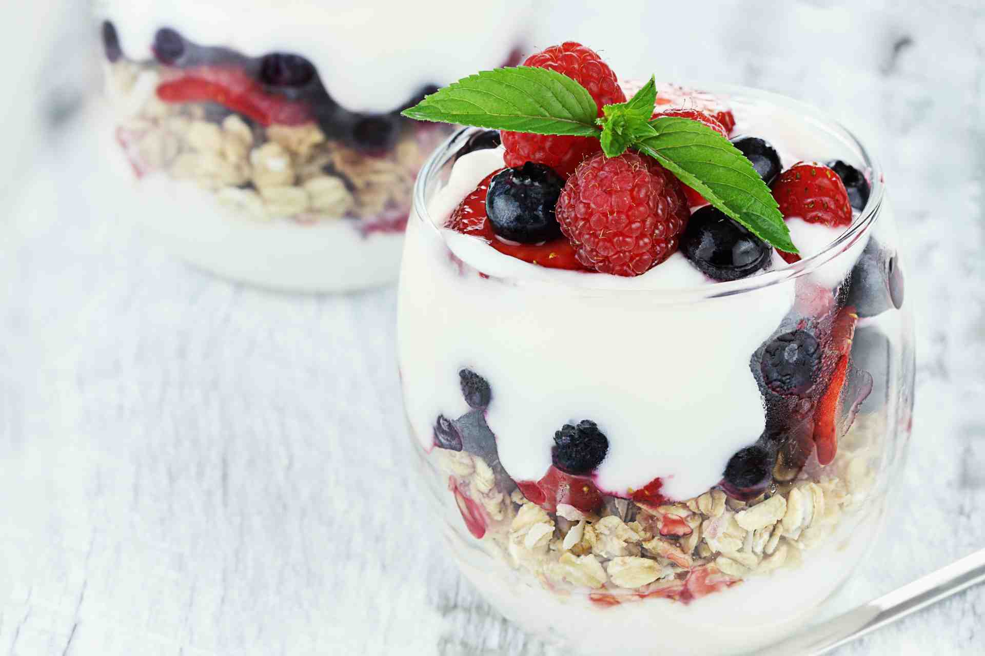 Greek yogurt parfait: tired of being fat